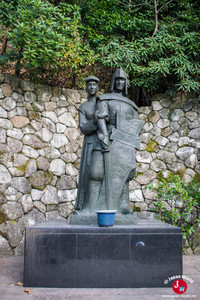 Sur la route pour se rendre au grand Bouddha du temple Nanzo-in à Fukuoka Sur la route pour se rendre au grand Bouddha du temple Nanzo-in à Fukuoka