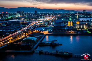 Vue proposée du haut de la Hakata Port Tower de nuit